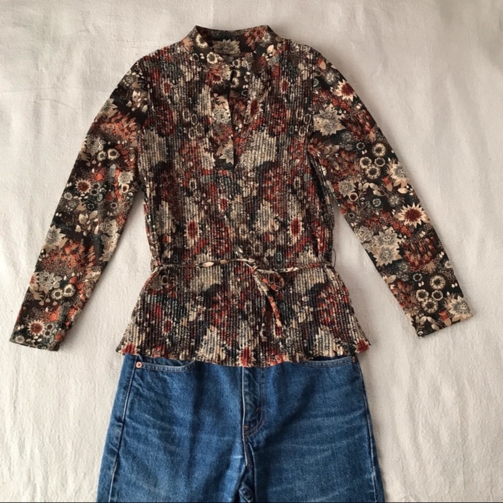 Vintage 70s Floral Blouse Pleated V Neck Fall Fashion Belted Waist